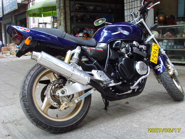 00年CB400一代出售，真牌，价格1。9万