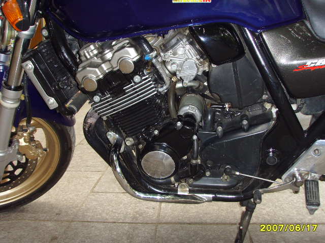 00年CB400一代出售，真牌，价格1。9万
