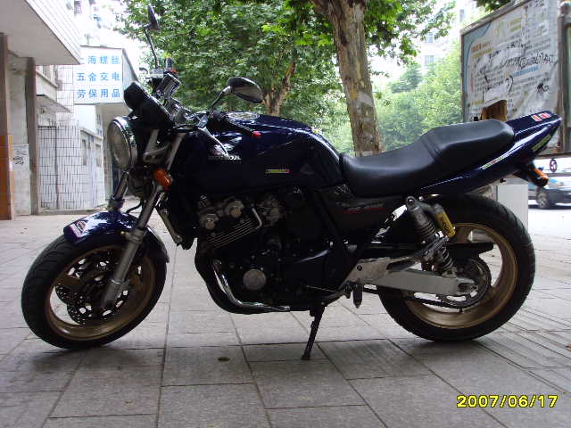 00年CB400一代出售，真牌，价格1。9万