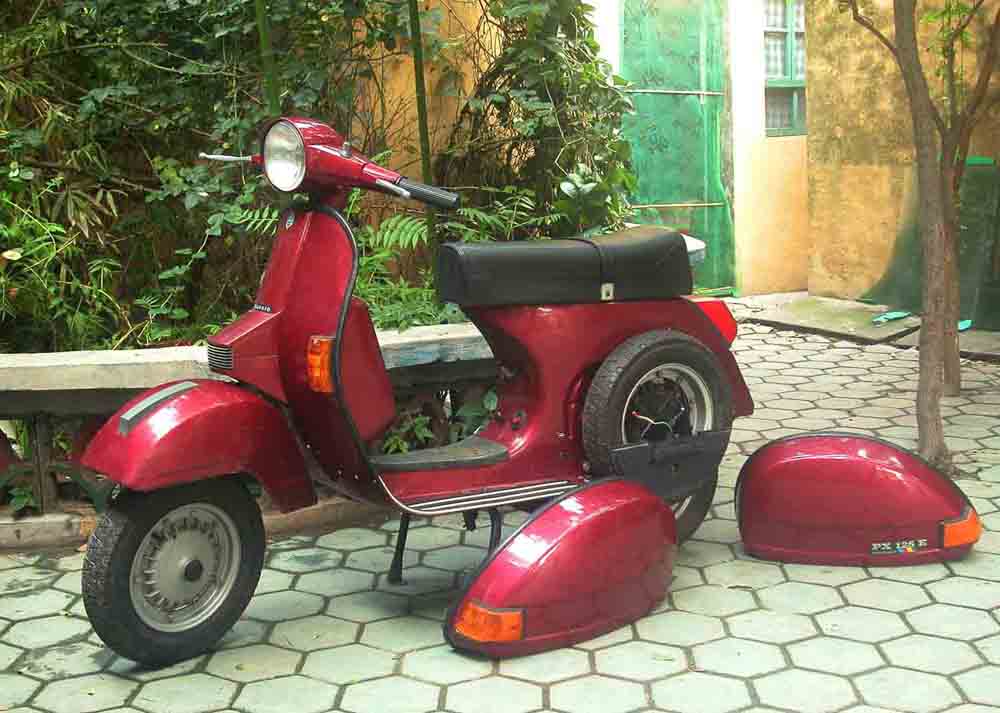 山东菏泽市----意大利铁壳vespa  px125e  纪念版----10000左右
