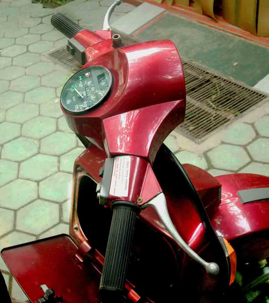 山东菏泽市----意大利铁壳vespa  px125e  纪念版----10000左右