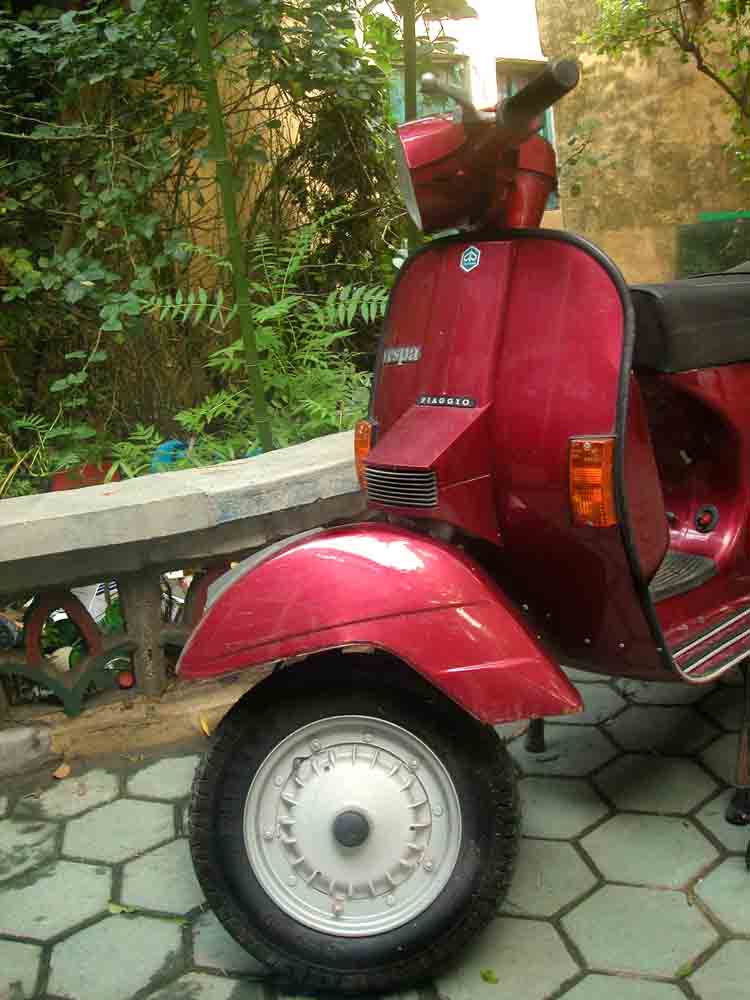山东菏泽市----意大利铁壳vespa  px125e  纪念版----10000左右