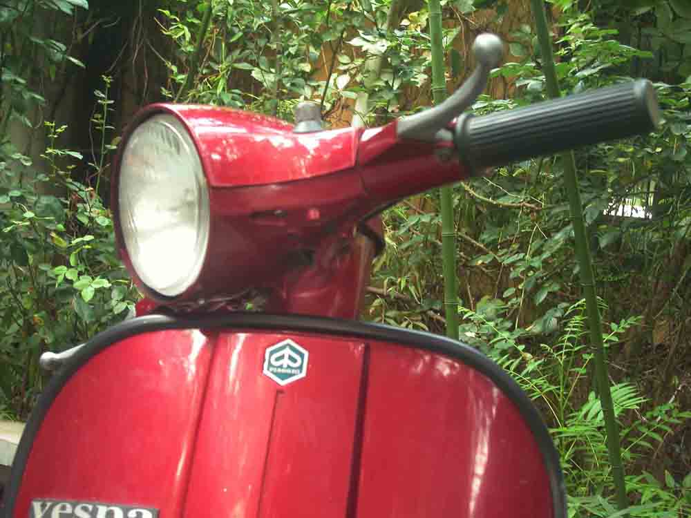 山东菏泽市----意大利铁壳vespa  px125e  纪念版----10000左右