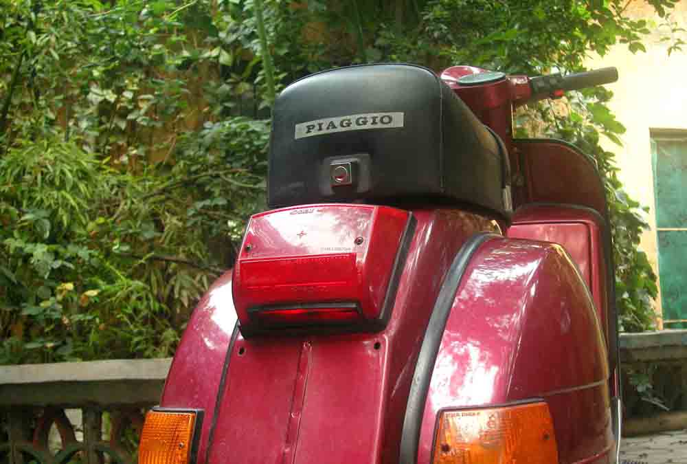 山东菏泽市----意大利铁壳vespa  px125e  纪念版----10000左右