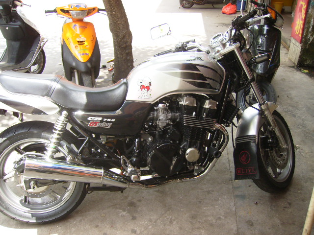 阳江代朋友出售97年本田CB750!价钱19800!九成新