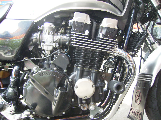 阳江代朋友出售97年本田CB750!价钱19800!九成新