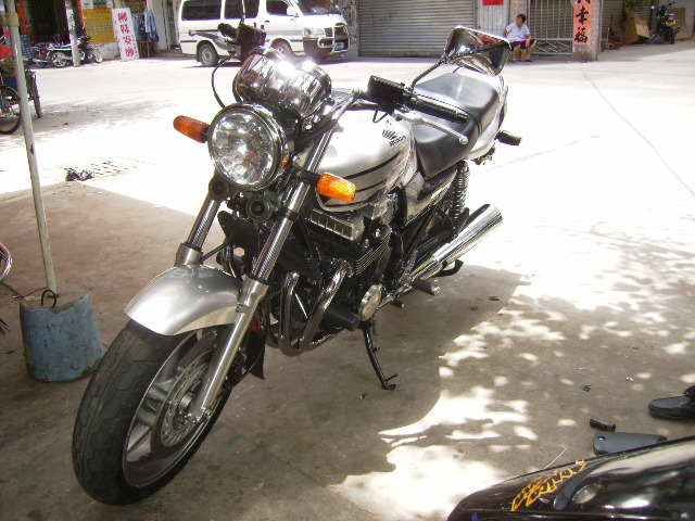 阳江代朋友出售97年本田CB750!价钱19800!九成新