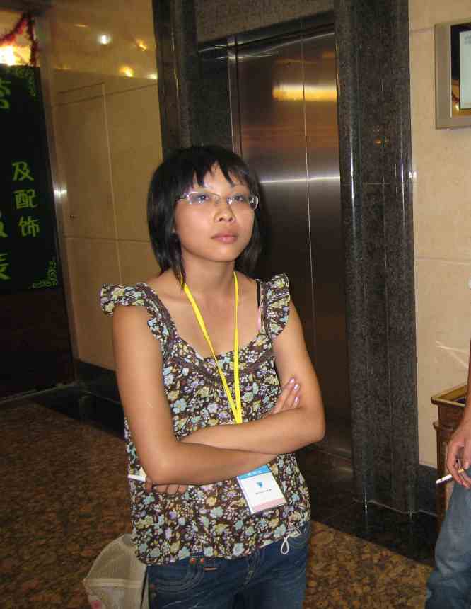 深深被她吸引住