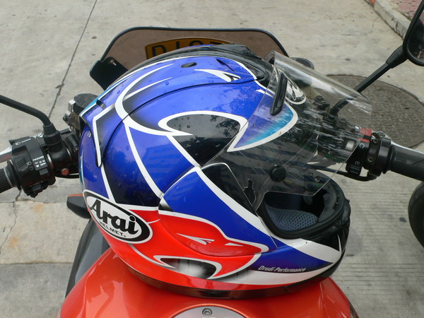 出售 ARAI (小罗拨士) ,1500元.(头围57-58)