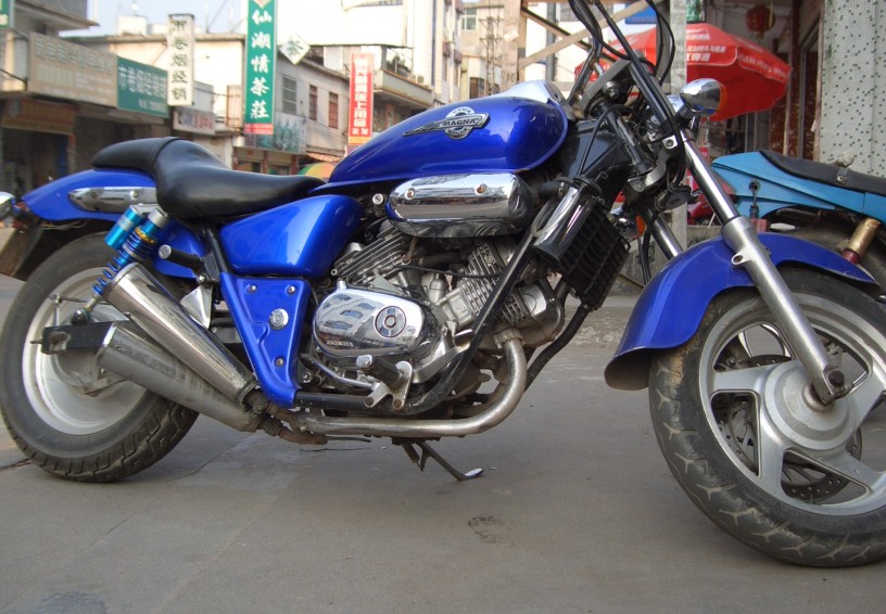 收一台街车250-400.篮宝石.77A.盗匪系列.价钱4500-5000左右