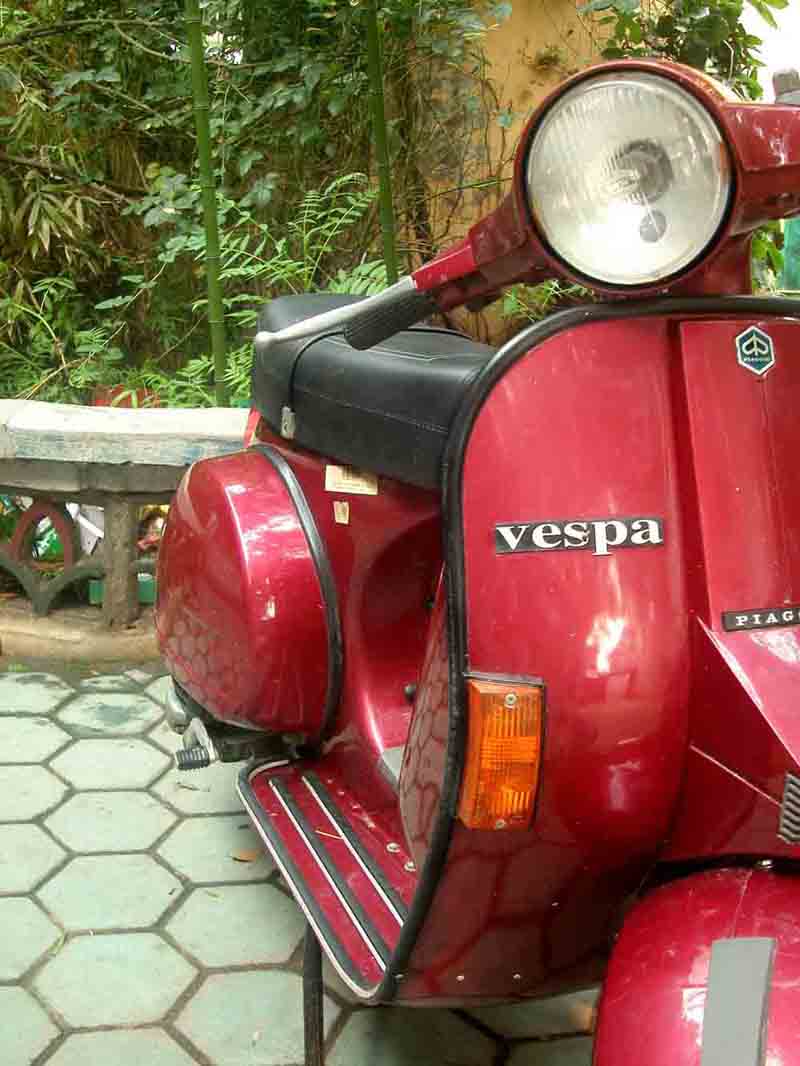 山东菏泽市----意大利铁壳vespa  px125e  纪念版----10000左右
