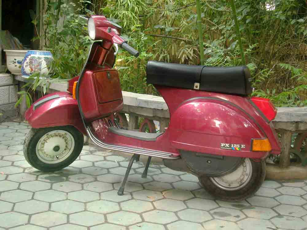 山东菏泽市----意大利铁壳vespa  px125e  纪念版----10000左右