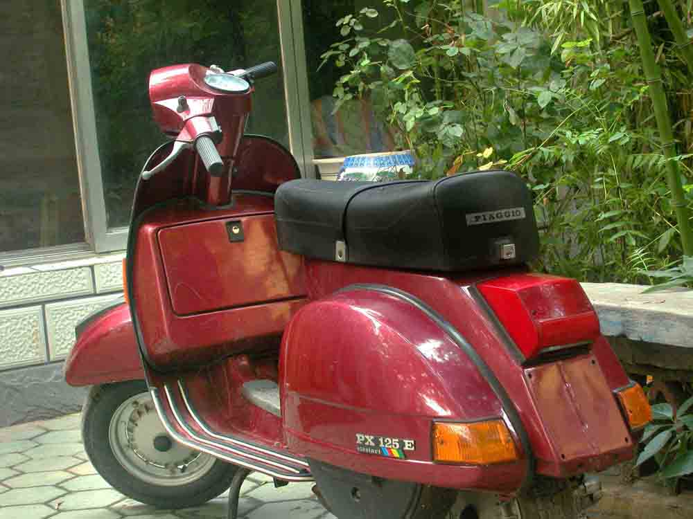 山东菏泽市----意大利铁壳vespa  px125e  纪念版----10000左右