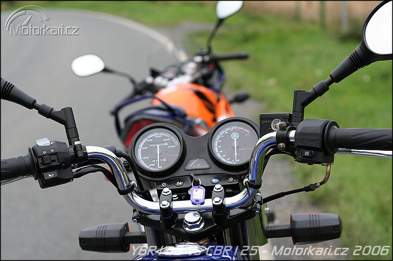 YBR125 VS CBR125R