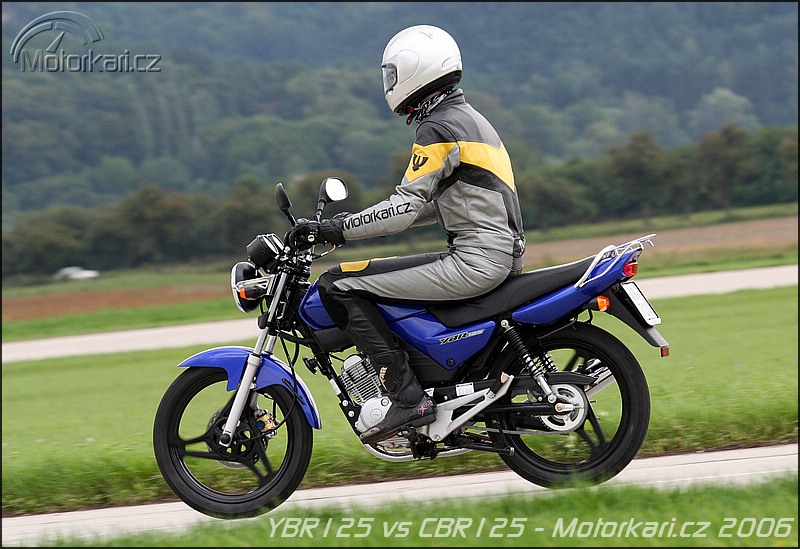 YBR125 VS CBR125R