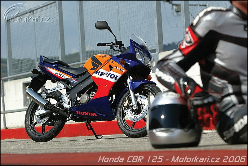 YBR125 VS CBR125R