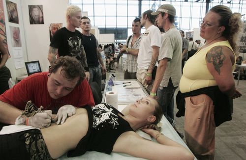 血腥的艺术，莫斯科纹身展！