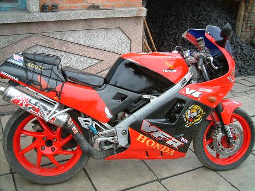 黑龙江地区出售本田ＶＦＲ４００，２４Ｖ，３０００元