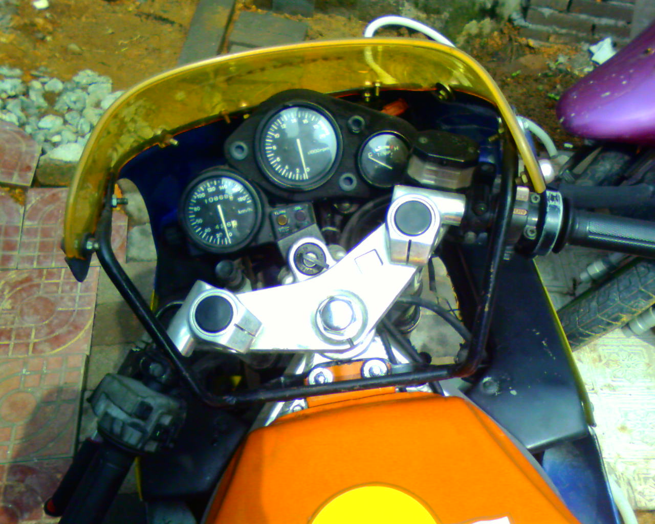湖北平价出97majesty250（5500）和CBR19（4600）