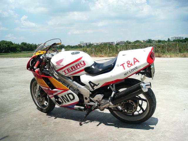 台山代友卖CB400/VFR/2仔改三仔，价钱10000/8600/4200