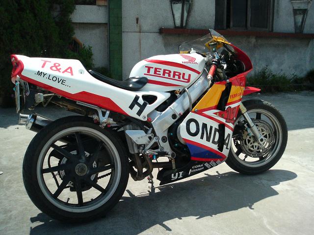 台山代友卖CB400/VFR/2仔改三仔，价钱10000/8600/4200
