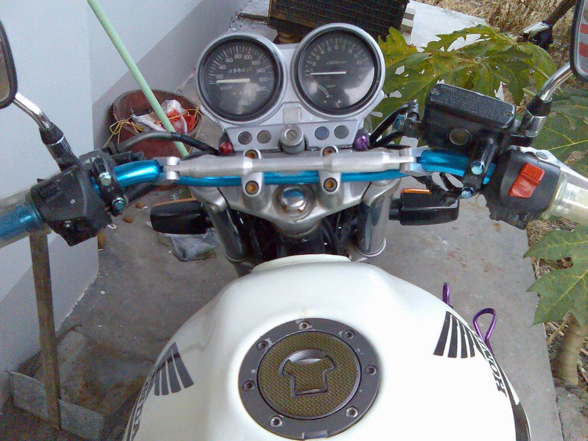 广东高州出精神CB400  9000Rmb