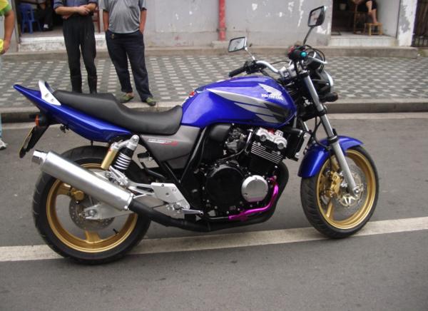 ````四川雅安 2W多出售CB400 VTEC  3代