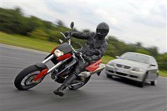 不在乎形式.只在乎乐趣----宝马MOTO对汽车!