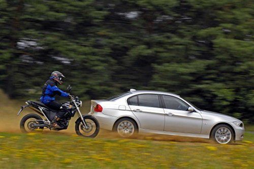 不在乎形式.只在乎乐趣----宝马MOTO对汽车!