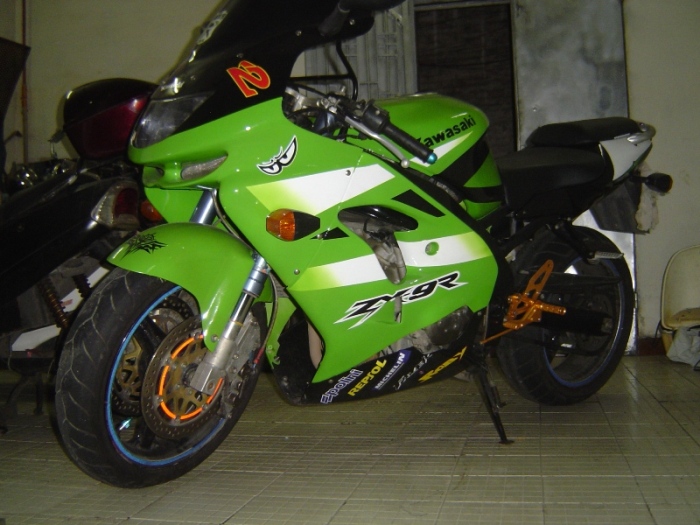 顺德容桂出售精神的98-ZX9R和CB1000价格分别为25000、23000可小议
