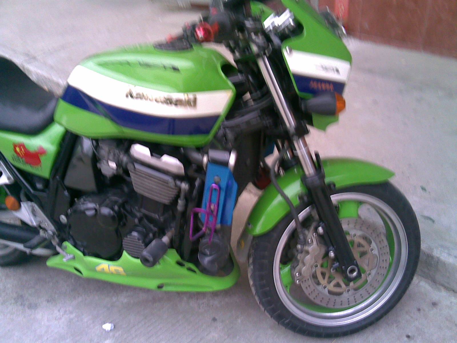 肇慶賣98ZRX1100。價錢：25000RMB