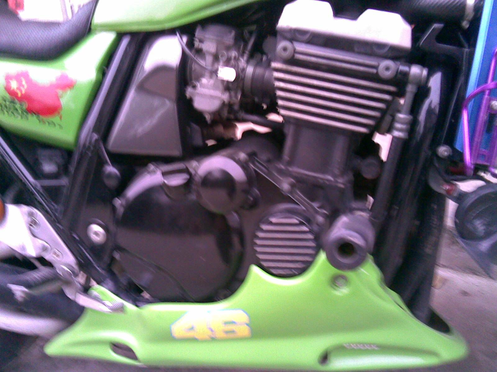 肇慶賣98ZRX1100。價錢：25000RMB