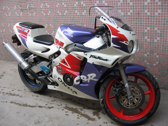 南海大同出售CBR250...8500元,价钱可议.....