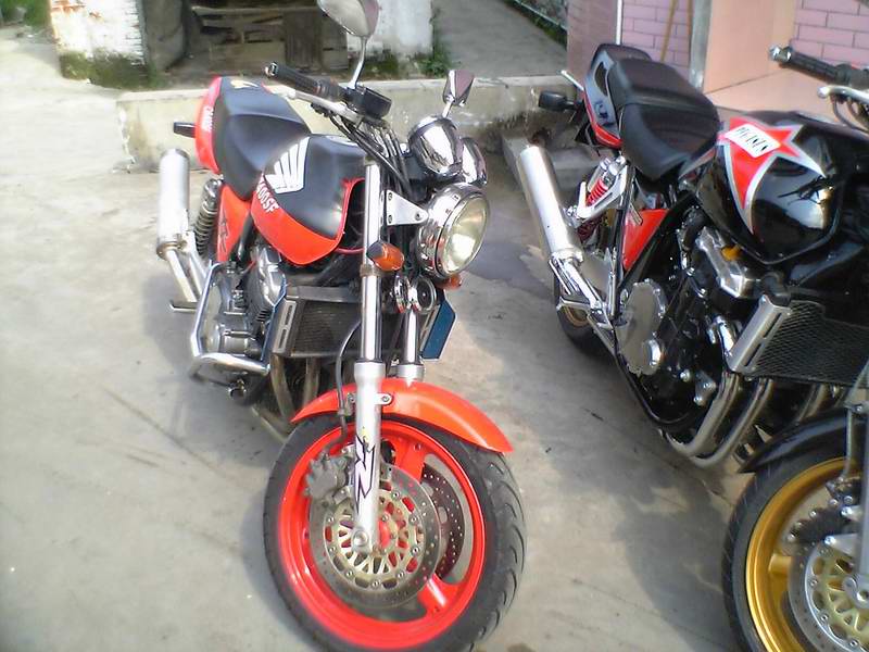 江门代友出售超精神94CB400一台11000可小刀
