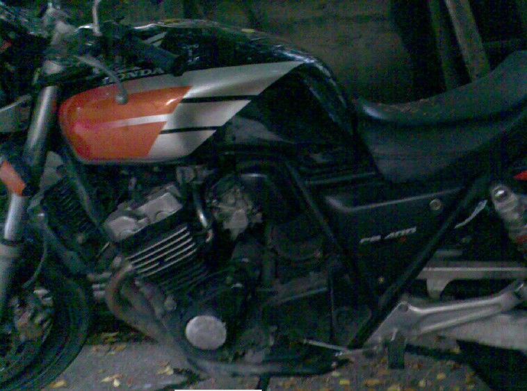 东莞代友出售CB400两台，其中一台有牌
