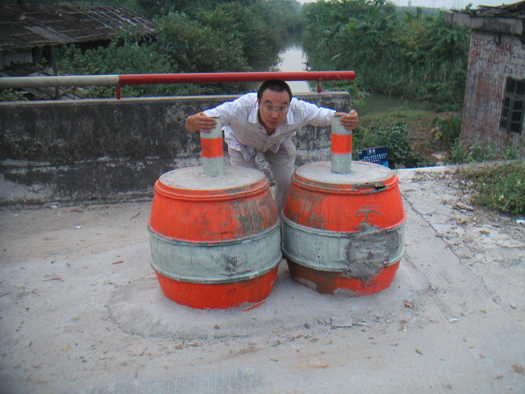 昨天:蓝宝石闷得发慌，出来放风了……