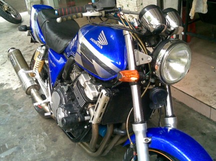 佛山高明出售超精神CB400一台~~