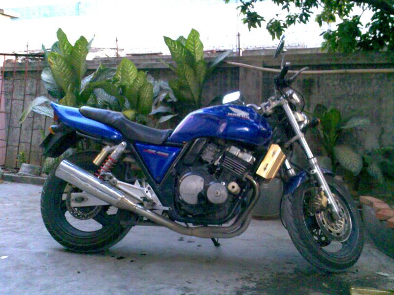 东莞塘厦代友出售一台94 CB400，价格9500
