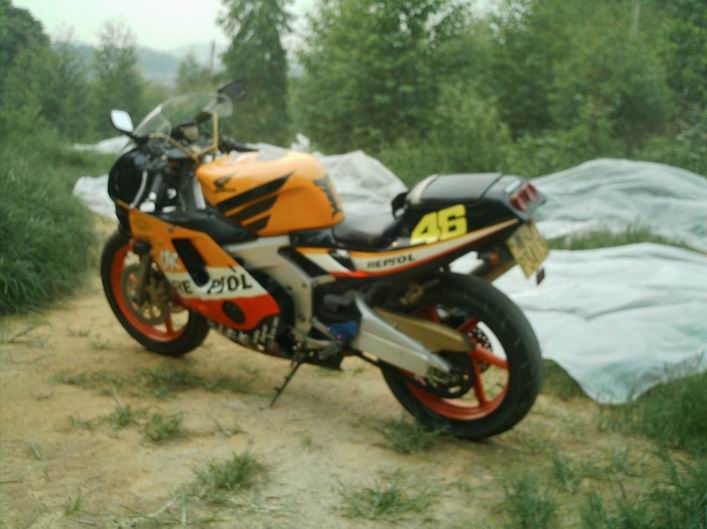 台山代友出售两台车,Honda CBR 22  和 Suzuki  HR250 两冲爬鸡