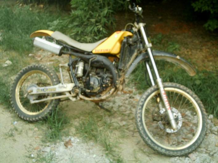 台山代友出售两台车,Honda CBR 22  和 Suzuki  HR250 两冲爬鸡