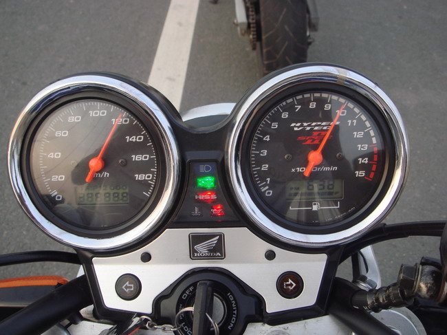 [原创]求够一台04以后的CB1300家里面还有一台CB400VTEC2代卖，有的朋友联系下QQ51599137电话158