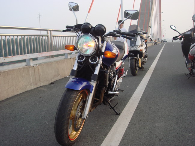 [原创]求够一台04以后的CB1300家里面还有一台CB400VTEC2代卖，有的朋友联系下QQ51599137电话158