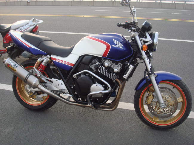 [原创]求够一台04以后的CB1300家里面还有一台CB400VTEC2代卖，有的朋友联系下QQ51599137电话158