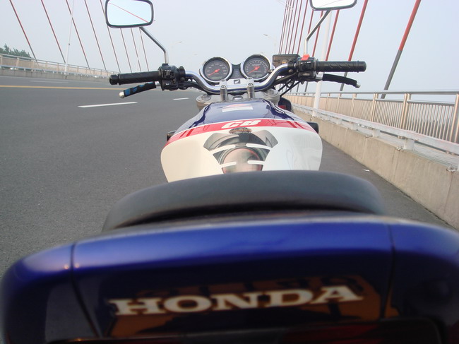 [原创]求够一台04以后的CB1300家里面还有一台CB400VTEC2代卖，有的朋友联系下QQ51599137电话158
