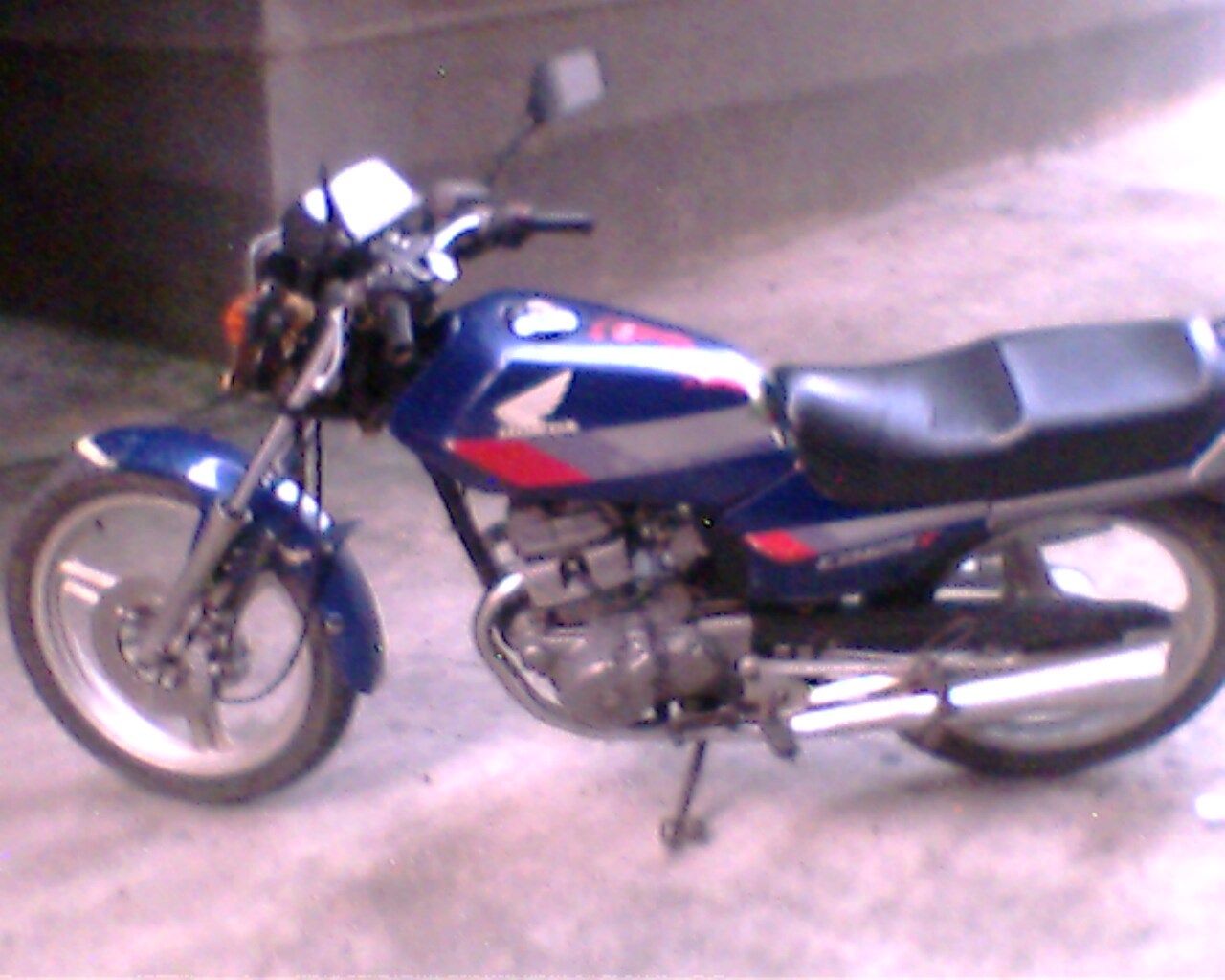 广东恩平出售一部原装本田CBT125~!2200元一口价