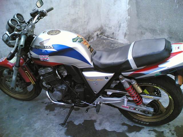 广州芳材本田 94CB 400cc 10000元