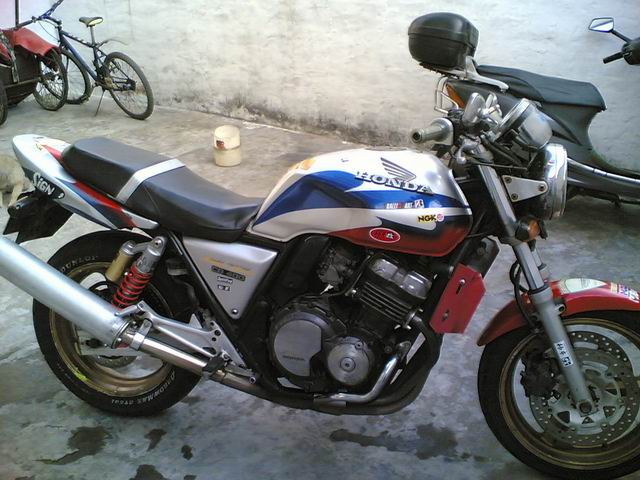 广州芳材本田 94CB 400cc 10000元