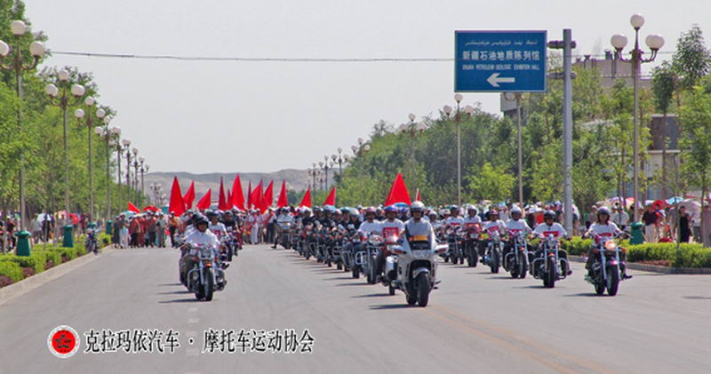欢迎大家到新疆克拉玛依摩托车协会.发两张相片.