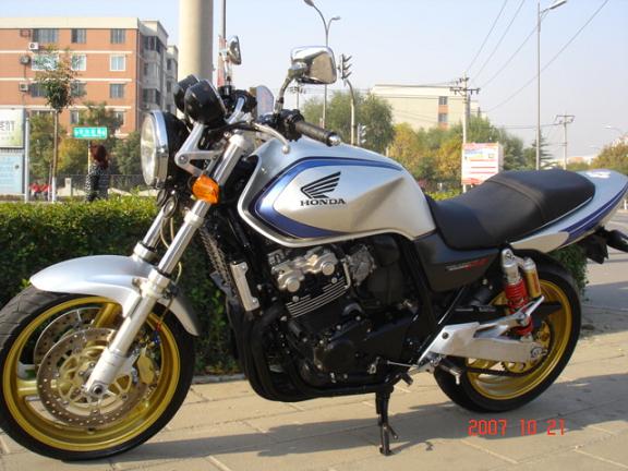 求购本田CB400VTEC1代或雅马哈00的XJR400 （有的进来聊聊）