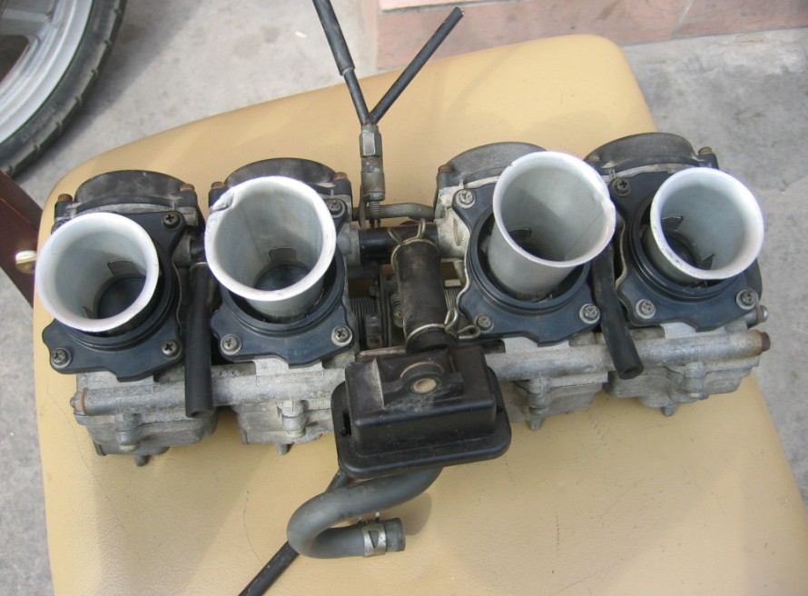 广东南海出售94CB400前刹车碟一对500元。